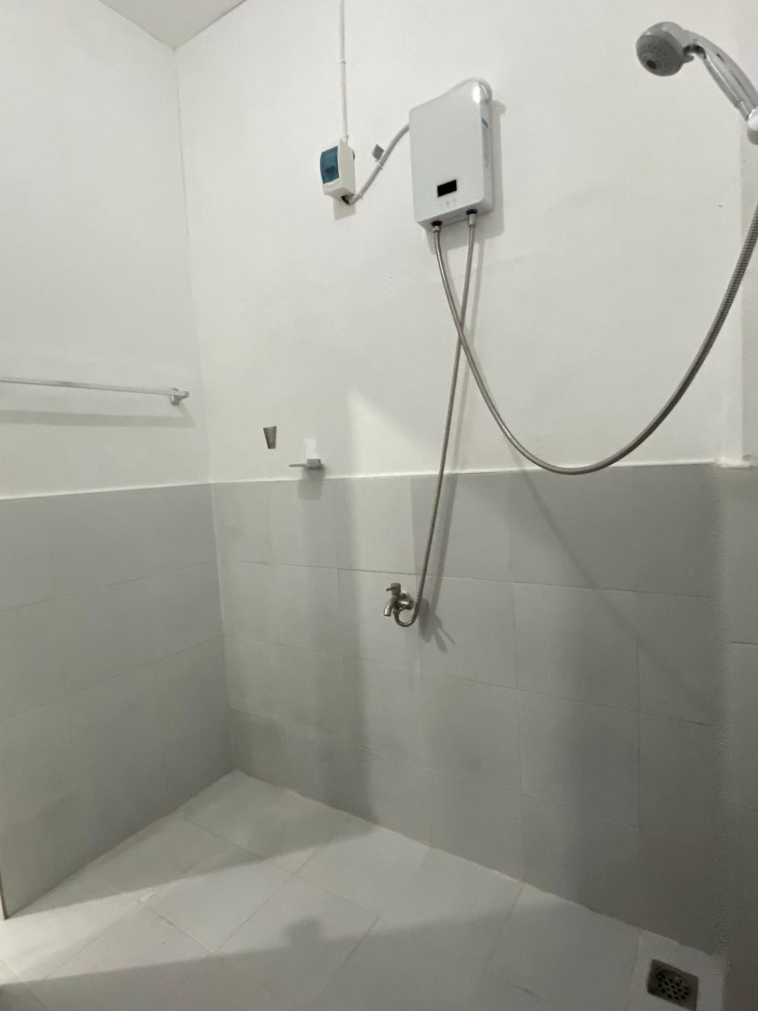 Reddot Guest House เจเนอรัลลูนา ภายนอก รูปภาพ