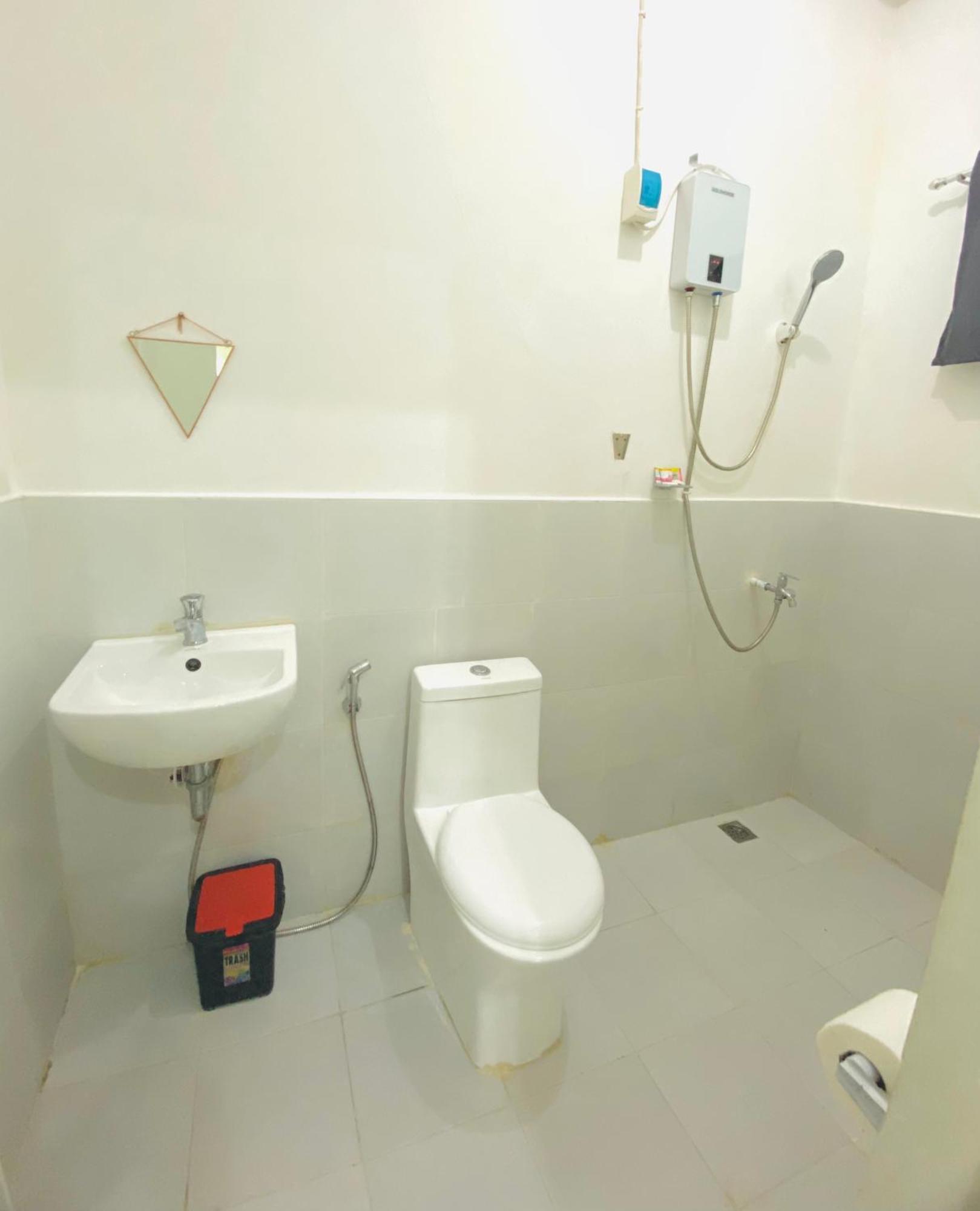 Reddot Guest House เจเนอรัลลูนา ภายนอก รูปภาพ